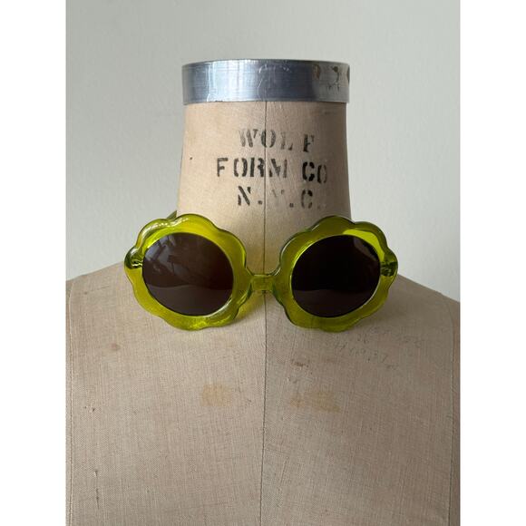 Vintage French Chartreuse Daisy Sunglasses 1980s - Picture 1 of 4